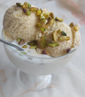 Homemade 4-Ingredient Ice Cream: Simple and Creamy