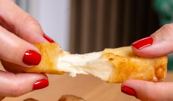 Crispy Pan-Fried Halloumi Cheese in Just 10 Minutes